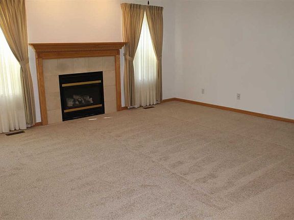 4th image of 4927 Prairie Rose Dr APT 33