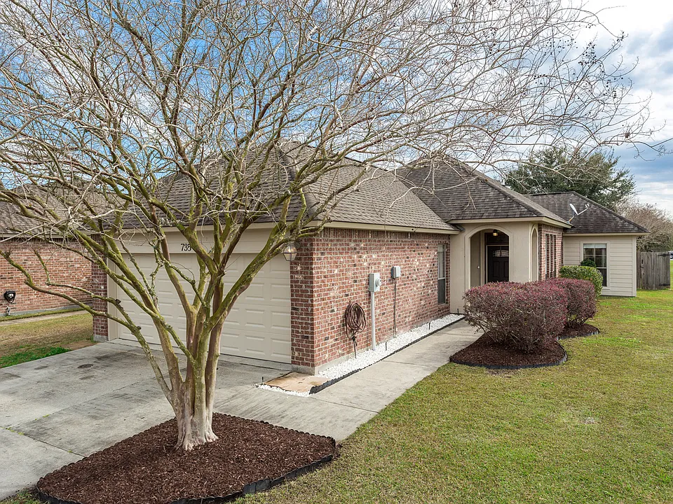 735 Fall Creek Dr