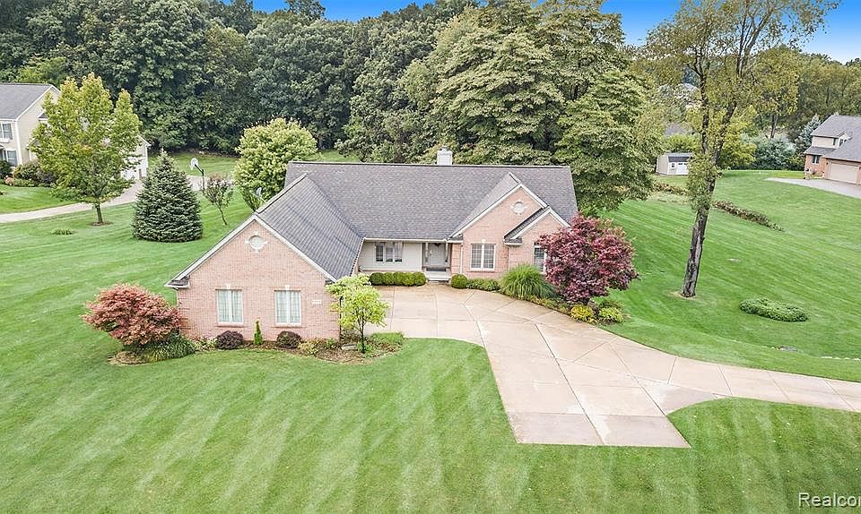 1st image of 6555 Arrowhead Ct