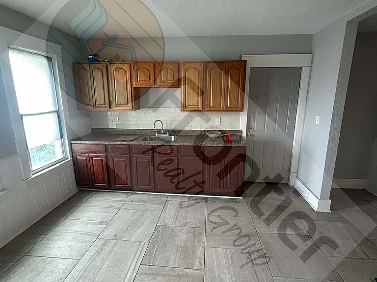 1624 Niagara St #4 — Photo 9