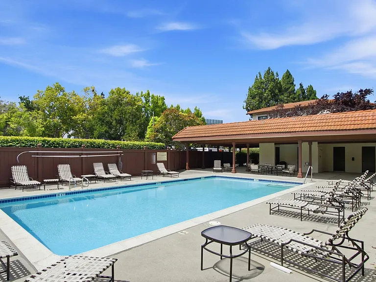 479 Costa Mesa Ter #F — Photo 40