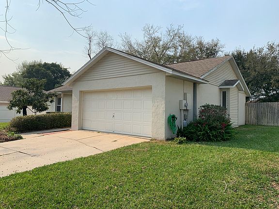 3rd image of 2622 Gables Dr