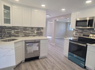 11 Anderson St UNIT B, Bethpage, NY 11714