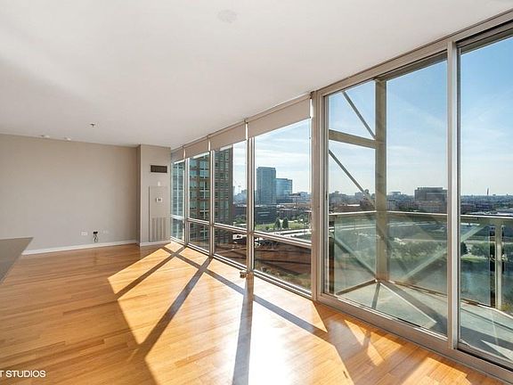 3rd image of 653 N Kingsbury St APT 1102