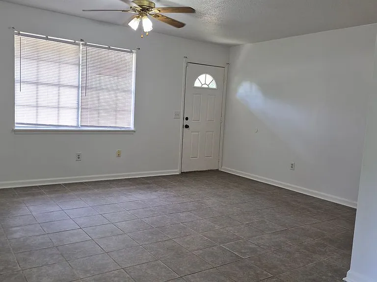 531 Ashmore Rd — Photo 7