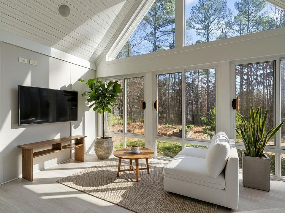 1st image of 121 Chapel Ridge Dr