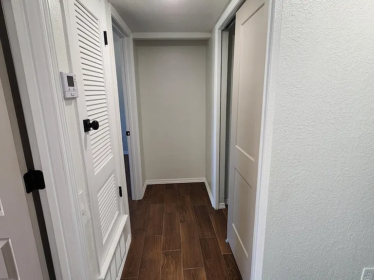 431 W Redd Rd — Photo 15