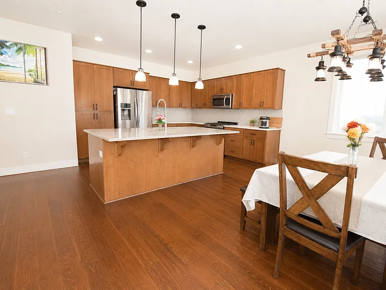 402 NE 77th Ave — Photo 8