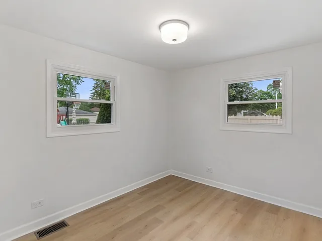 329 Marion Ct — Photo 19