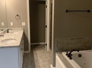 16008 Springbrook Trl, Urbandale, IA 50323