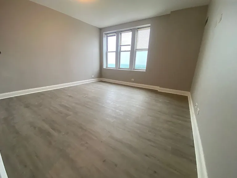 10 N Sheridan Rd. — Photo 9