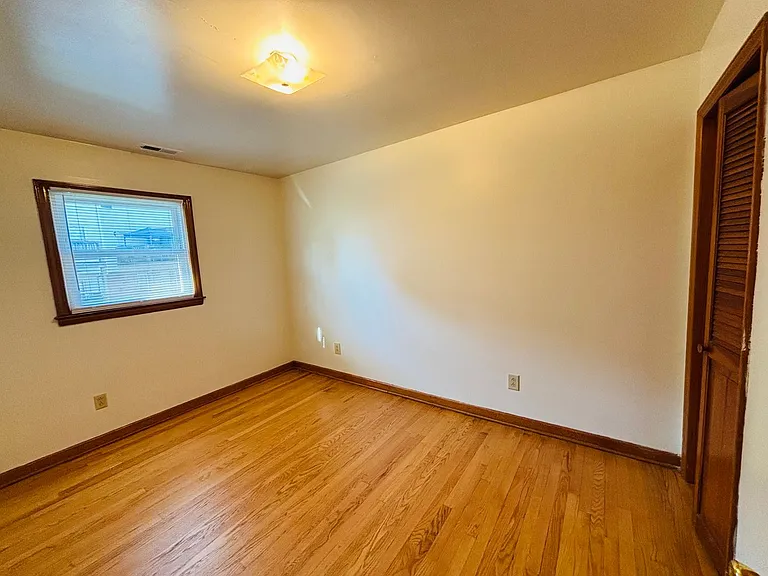 2 Bedroom, 1 Bath Apartment — Photo 17
