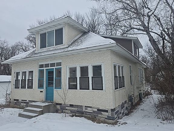 2nd image of 815 Rosewood St