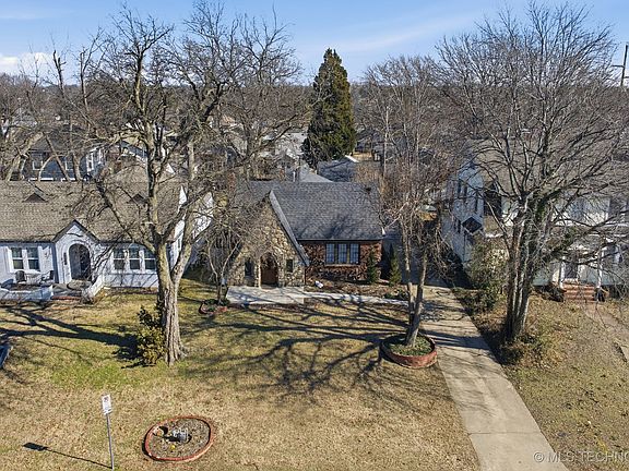 3rd image of 1143 S College Ave