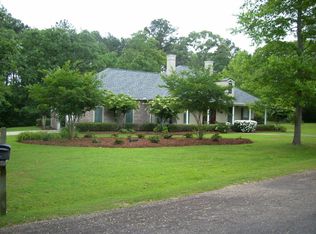 1041 Ridgewood Dr, Summit, MS 39666