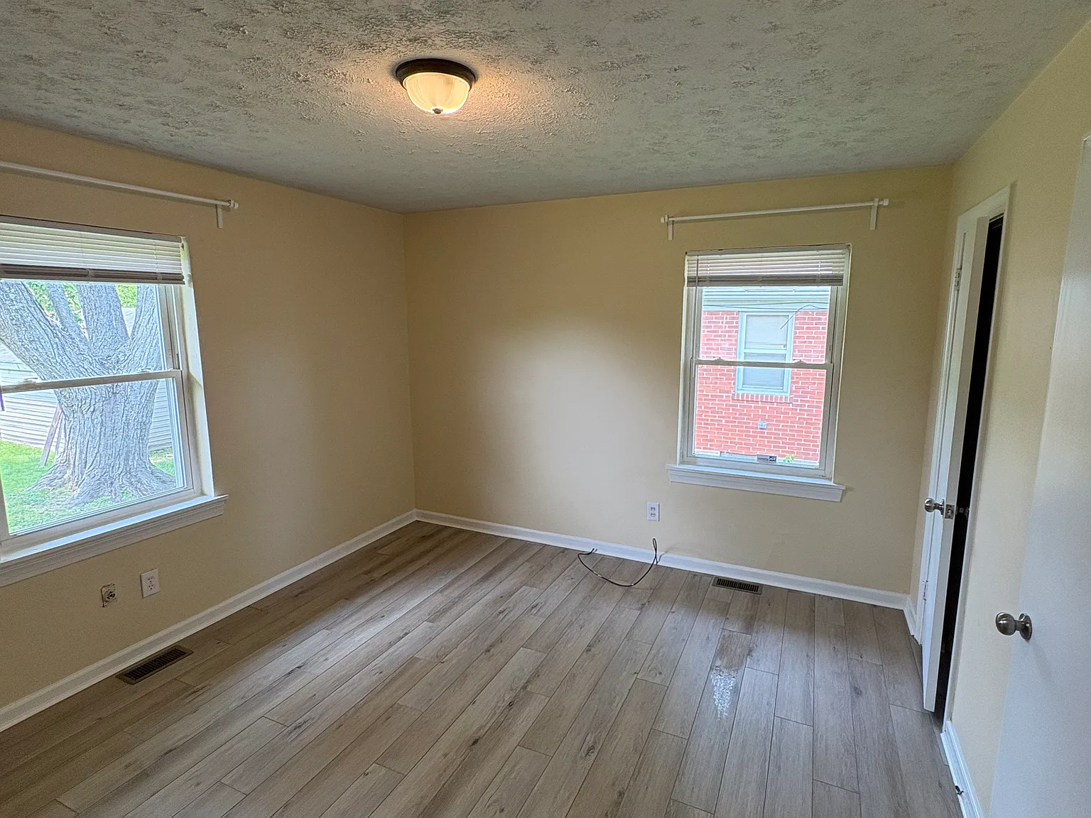 4806 S 2nd St — Photo 4