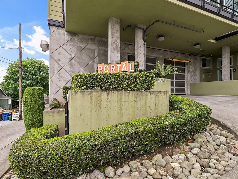 655 Crockett St #B201 — Photo 24