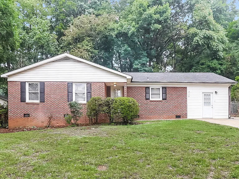 2124 Fox Hunt Dr — Photo 1