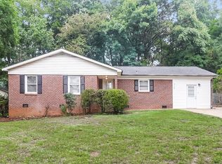 2124 Fox Hunt Dr, Gastonia, NC 28054