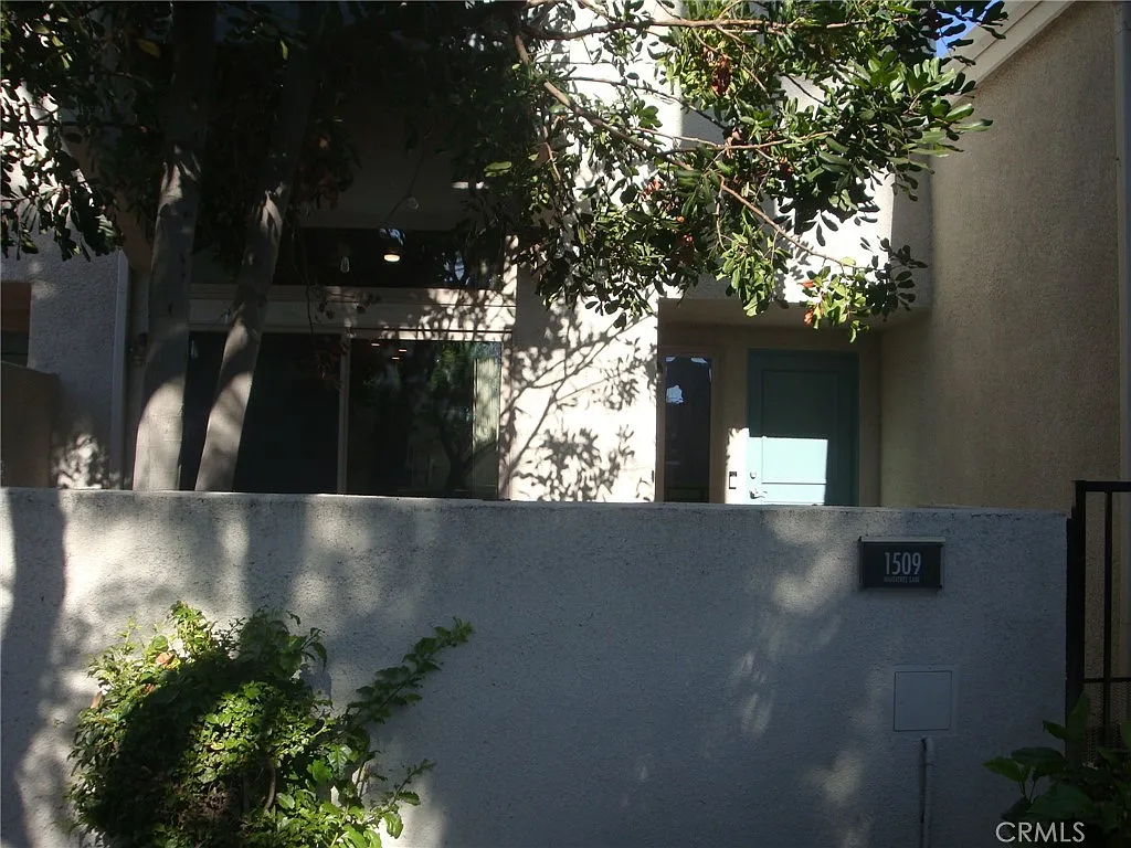 3 bed, 1404 sqft, $3,800 — Photo 2