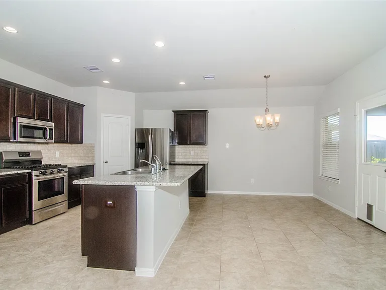29219 Dunns Creek Ct — Photo 6