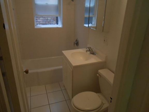 2nd image of 3529 N Broadway St APT 1E