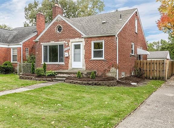 3rd image of 20402 Lochmoor St