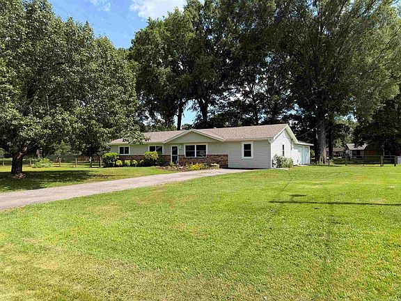 3rd image of 857 Joyce Dr