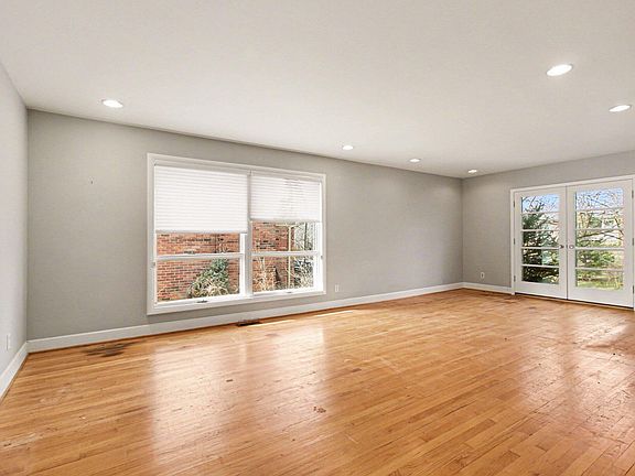 3rd image of 1526 Barnard Rd