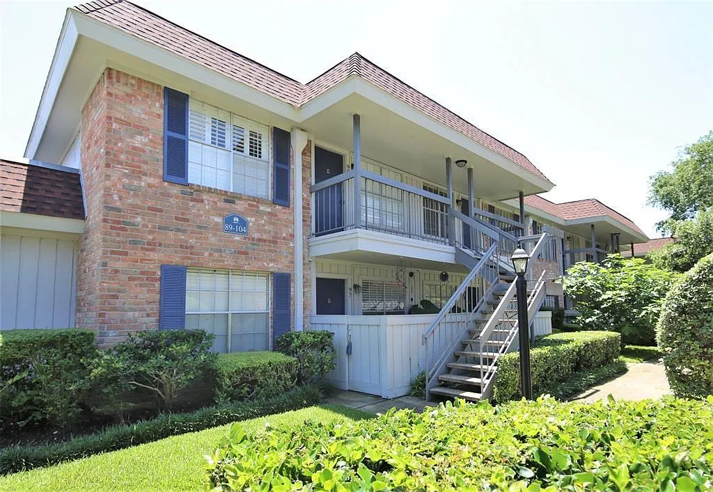 1 bed, 1.0 bath, 678 sqft, $1,199 — Photo 2