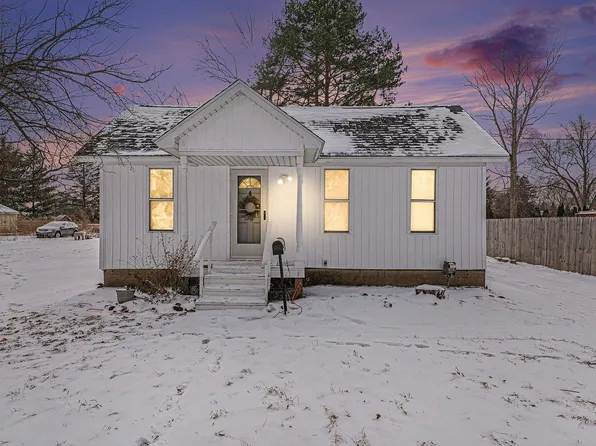 200 Nebobish Ave, Essexville, MI 48732