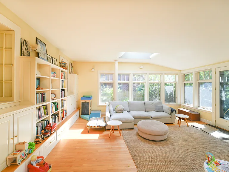 104 Neal St — Photo 15