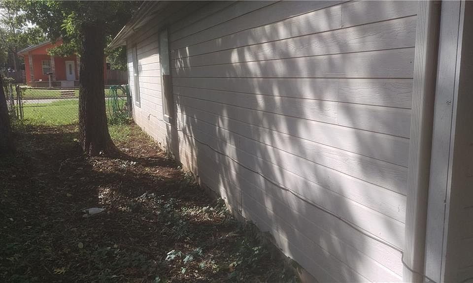 2nd image of 621 SE 20th St
