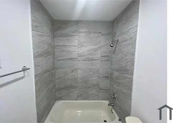 207 NW 32nd Ct #211 — Photo 9