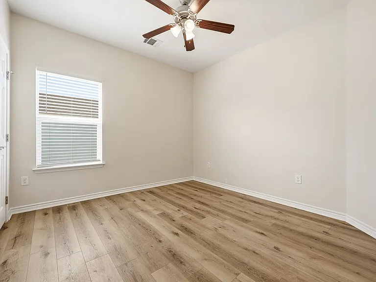 124 Lavaca Cir — Photo 21