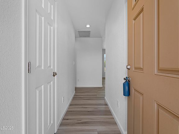 3rd image of 830 Long Valley Rd