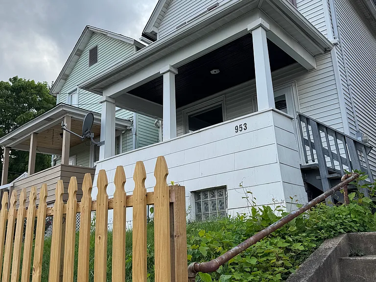 953 Roup Ave — Photo 1