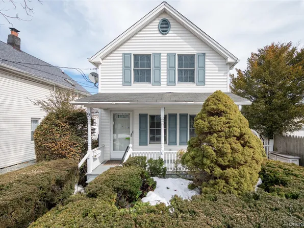 9 Harrison Ave, Hicksville, NY 11801