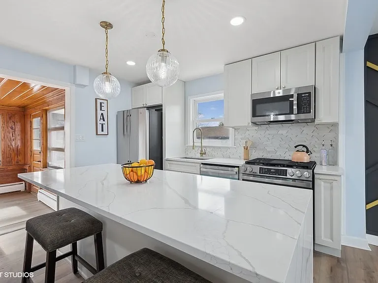 1001 Oakton St — Photo 6