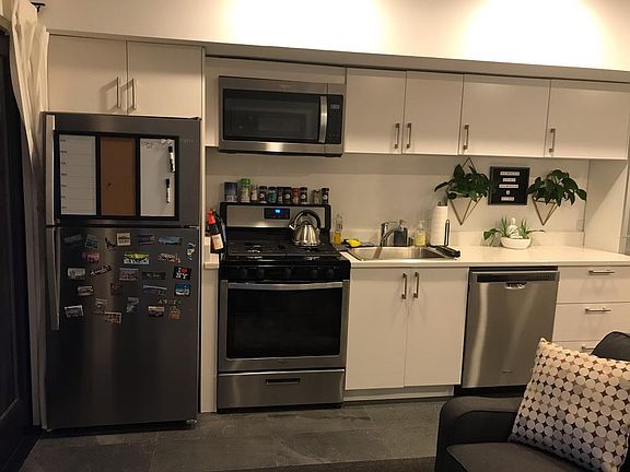 5th image of 598 W Laurel St #8