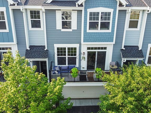 3rd image of 15588 Eastbrook Ln