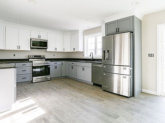 4th image of 95 Town Farm Rd