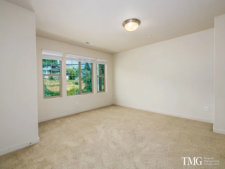 710 NW 7th Ave — Photo 10