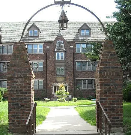 Buckingham Manor Apartments- Dundee — Photo 9