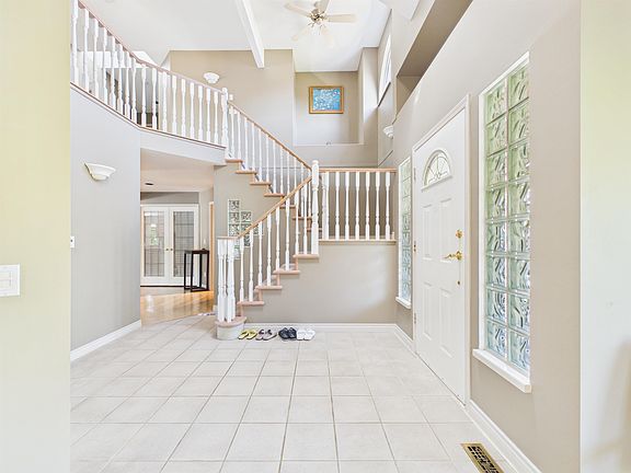 5th image of 35 Wildwood Dr