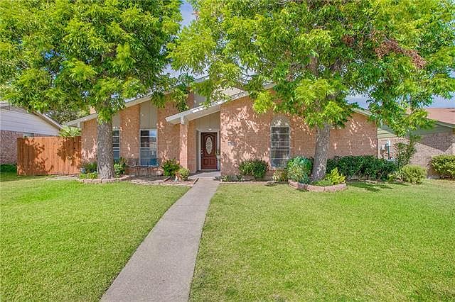 1st image of 2905 Village Crest Cir
