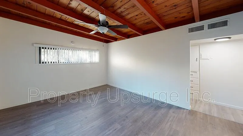 3 bed, 1.0 bath, 993 sqft, $1,695 — Photo 3
