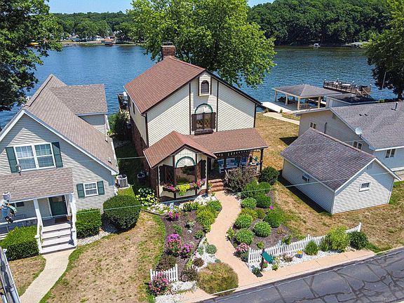 2nd image of 714 E Terrace Bay Ct