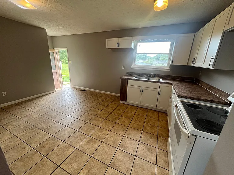 4920 Stokes Ct — Photo 10