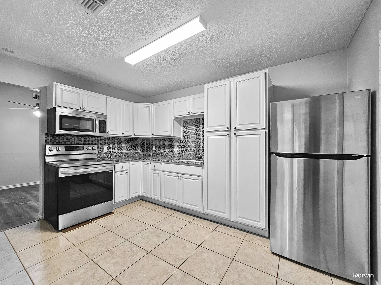 3 bed, 2.0 bath, 1053 sqft, $1,385 — Photo 3